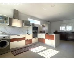 Villa de 2 dormitorios con piscina y vistas al mar en venta en Mojacar playa
