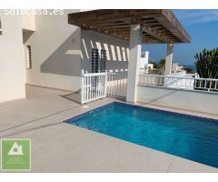 Villa de 4 dormitorios en venta en Mojacar