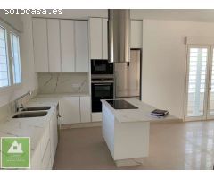 Villa de 4 dormitorios en venta en Mojacar