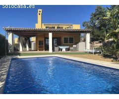 Elegante Pueblo Villa con Impresionantes Vistas al Golf en Oro de Desierto