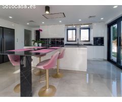 Preciosa villa moderna de 3 dormitorios en una parcela de 3000m2 en Pilar de