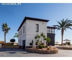 Preciosa villa moderna de 3 dormitorios en una parcela de 3000m2 en Pilar de