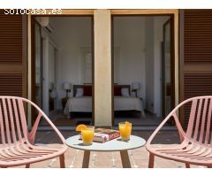 Elegante villa de tres dormitorios con vistas al golf y a la montaña en Desert