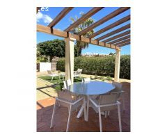 Elegante villa de tres dormitorios con vistas al golf y a la montaña en Desert
