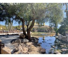 Elegante villa de tres dormitorios con vistas al golf y a la montaña en Desert