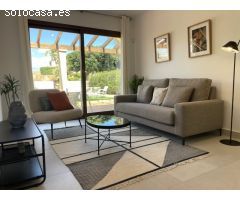 Elegante villa de tres dormitorios con vistas al golf y a la montaña en Desert