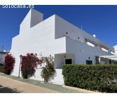 Encantadora casa adosada de 96 m² en el complejo Las Buganvillas en Vera playa
