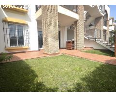 Luminoso bajo de 2 dormitorios y 2 baños con 49m2 de terraza/jardín en Vera