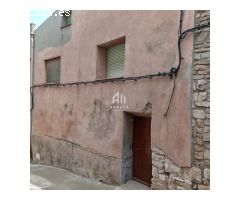 Tu Refugio de Paz con Potencial en Nalec: ¡Casa con Vistas, Chimenea y