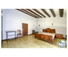 Gran casa de pueblo en el corazón de Palau Saverdera