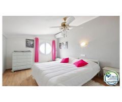 Ático-Dúplex reformado con terraza de 8m2 y vistas al mar y al canal
