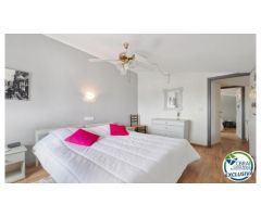 Ático-Dúplex reformado con terraza de 8m2 y vistas al mar y al canal