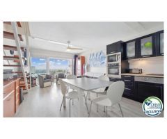 Ático-Dúplex reformado con terraza de 8m2 y vistas al mar y al canal