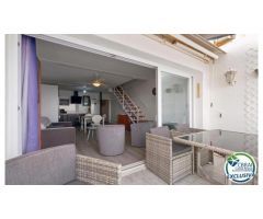 Ático-Dúplex reformado con terraza de 8m2 y vistas al mar y al canal