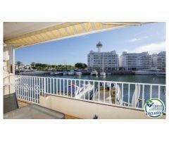 Precioso apartamento vacacional reformado en venta en el centro de Empuriabrava
