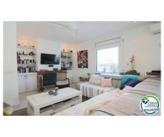 Gran villa con apartamento para invitados y amarre privado de 12m