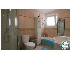Gran villa con apartamento para invitados y amarre privado de 12m