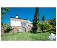 Exclusiva villa de lujo de 348 m² en una amplia parcela de 755 m²