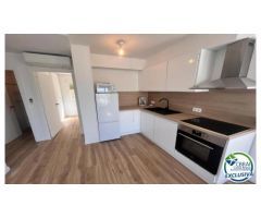 PORT ROSES Apartamento de dos dormitorios con terraza de 7 m2 a 75 metros del
