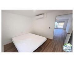 PORT ROSES Apartamento de dos dormitorios con terraza de 7 m2 a 75 metros del