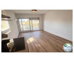 PORT ROSES Apartamento de dos dormitorios con terraza de 7 m2 a 75 metros del