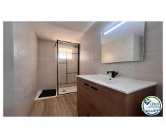 PORT ROSES Apartamento de dos dormitorios con terraza de 7 m2 a 75 metros del