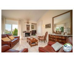 Exclusiva villa de lujo de 348 m² en una amplia parcela de 755 m²