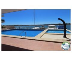 Hermoso piso de gran superficie a poca distancia de la playa de Roses