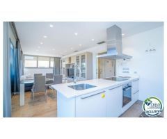 Planta baja de 3 dormitorios con 224 m2 de terraza y jardín a 200m de la playa
