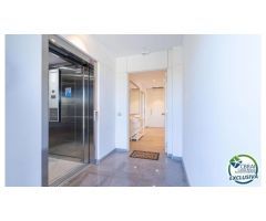 Planta baja de 3 dormitorios con 224 m2 de terraza y jardín a 200m de la playa