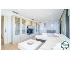 Planta baja de 3 dormitorios con 224 m2 de terraza y jardín a 200m de la playa