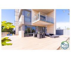 Planta baja de 3 dormitorios con 224 m2 de terraza y jardín a 200m de la playa