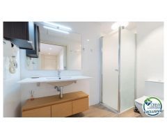 Planta baja de 3 dormitorios con 224 m2 de terraza y jardín a 200m de la playa