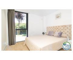 Planta baja de 3 dormitorios con 224 m2 de terraza y jardín a 200m de la playa