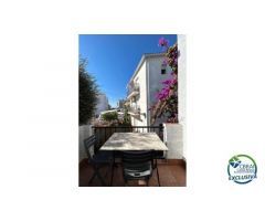 Gran casa con garaje y 4 dormitorios se vende en Empuriabrava, cerca del mar