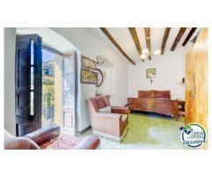 Gran casa de pueblo en el corazón de Palau Saverdera