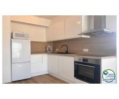 PORT ROSES Apartamento de dos dormitorios con terraza de 7 m2 a 75 metros del