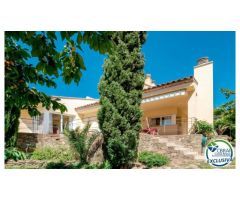Exclusiva villa de lujo de 348 m² en una amplia parcela de 755 m²