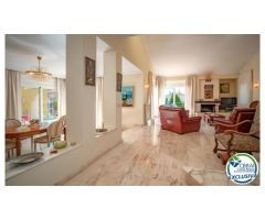 Exclusiva villa de lujo de 348 m² en una amplia parcela de 755 m²