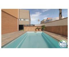 Casa con piscina en Puigmal, Empuriabrava - 4 habitaciones, y ubicación ideal