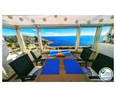 Bonita casa con licencia turística, vistas al mar y piscina en venta