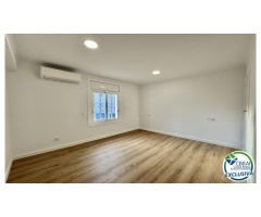 Moderno apartamento reformado con licencia turística a solo 100 metros de la