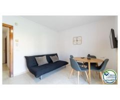 Renovada casa adosada con amarre en Empuriabrava.