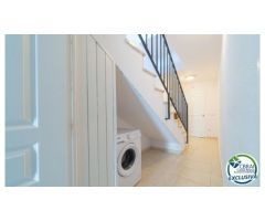 Renovada casa adosada con amarre en Empuriabrava.