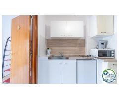 Renovada casa adosada con amarre en Empuriabrava.
