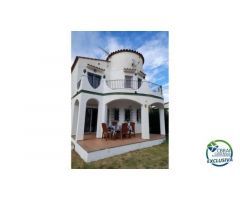 Acogedora y encantadora casa de vacaciones en Empuriabrava