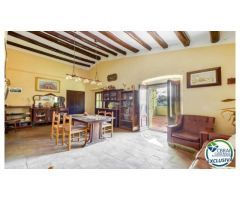 Gran casa de pueblo en el corazón de Palau Saverdera