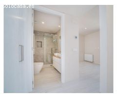 DÚPLEX DE 3 HABITACIONES CON TERRAZA DE 50 M2 A 15 METROS DE LA RAMBLA DE