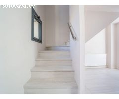 DÚPLEX DE 3 HABITACIONES CON TERRAZA DE 50 M2 A 15 METROS DE LA RAMBLA DE