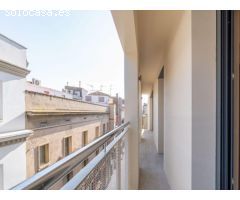 DÚPLEX DE 3 HABITACIONES CON TERRAZA DE 50 M2 A 15 METROS DE LA RAMBLA DE